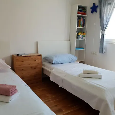 Apartamento Cozy With Seafront Terraces Omiš