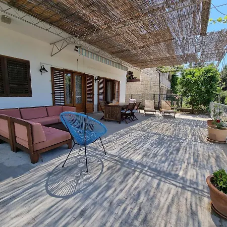 Cozy With Seafront Terraces Apartamento Omiš
