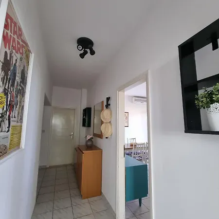 Apartamento Cozy With Seafront Terraces Omiš