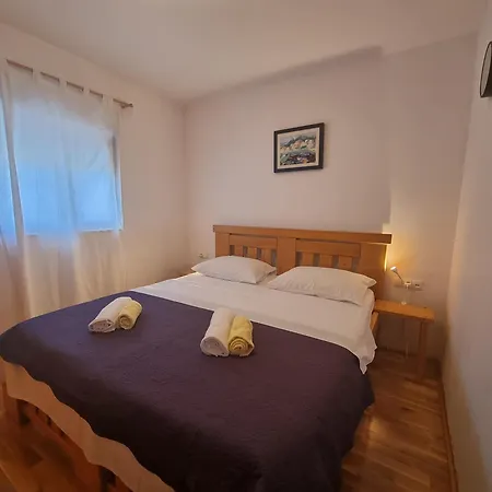 Apartamento Cozy With Seafront Terraces Omiš