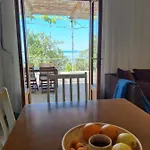 Cozy With Seafront Terraces דירה אומיס