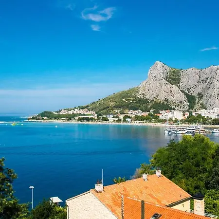 Cozy With Seafront Terraces Apartman