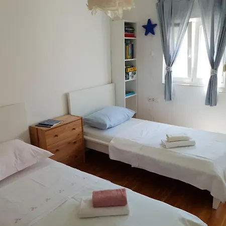 Apartman Cozy With Seafront Terraces