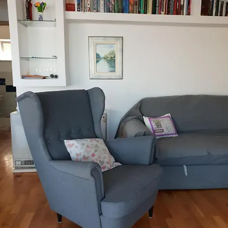 Apartman Cozy With Seafront Terraces