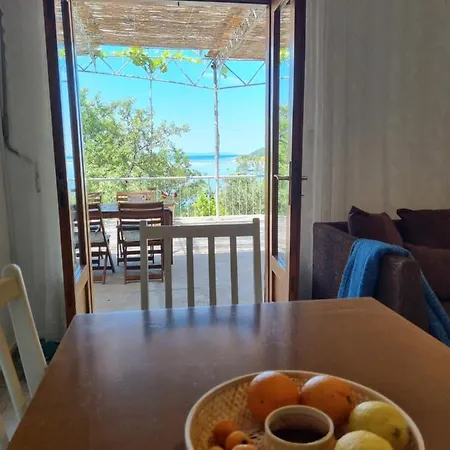 Cozy With Seafront Terraces Lejlighed Omiš