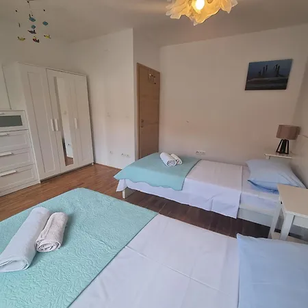 Cozy With Seafront Terraces Apartman *