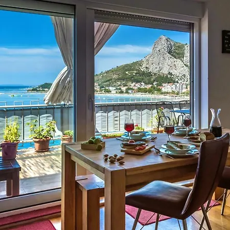Cozy With Seafront Terraces * Omiš
