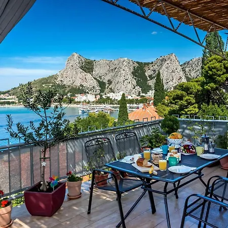 Cozy With Seafront Terraces Apartment Omis
