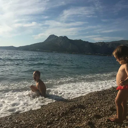 Cozy With Seafront Terraces Apartment Omis