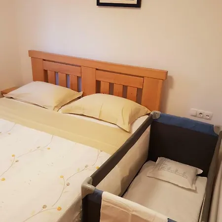 Apartman Cozy With Seafront Terraces