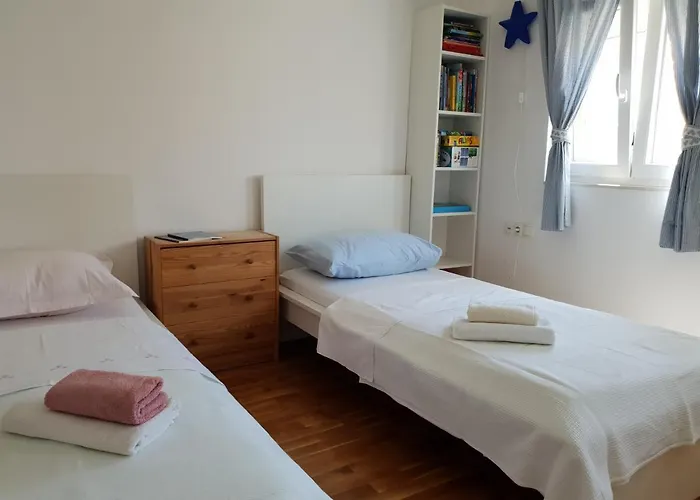Apartman Cozy With Seafront Terraces Omis