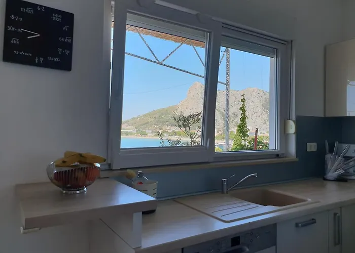 Apartman Cozy With Seafront Terraces