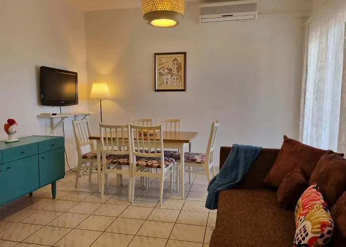 Cozy With Seafront Terraces * Omis