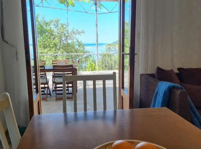 Cozy With Seafront Terraces Apartman Omis