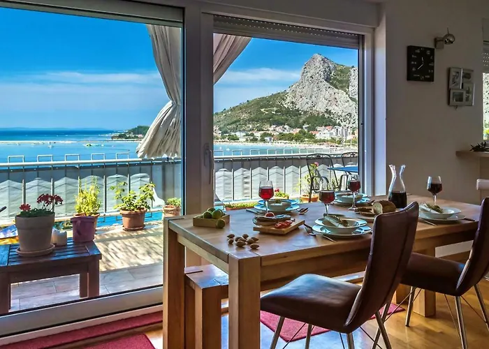Cozy With Seafront Terraces * Omis