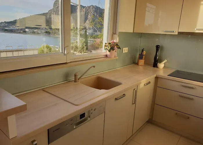 Apartman Cozy With Seafront Terraces *