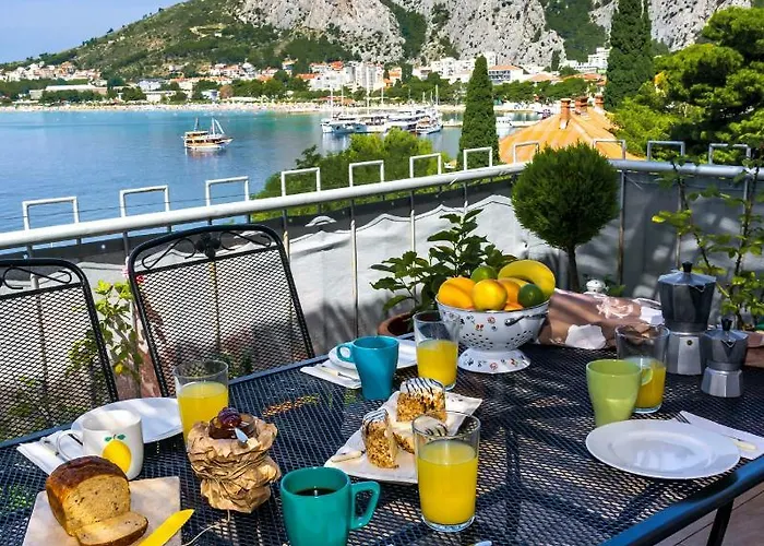 Cozy With Seafront Terraces * Omis